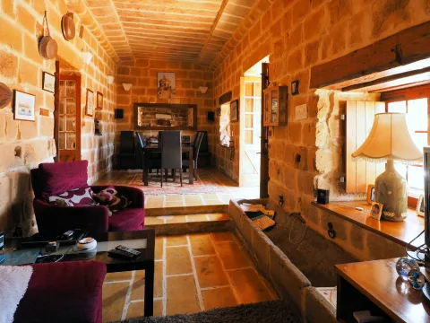 4 bed Farmhouse For Rent in Swatar, Swatar - thumb 7