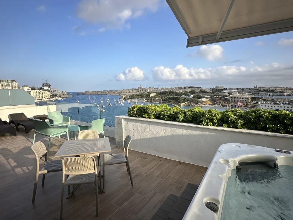 1 bed Penthouse For Rent in Sliema, Sliema - thumb 1