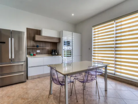 4 bed Penthouse For Rent in Sliema, Sliema - thumb 7