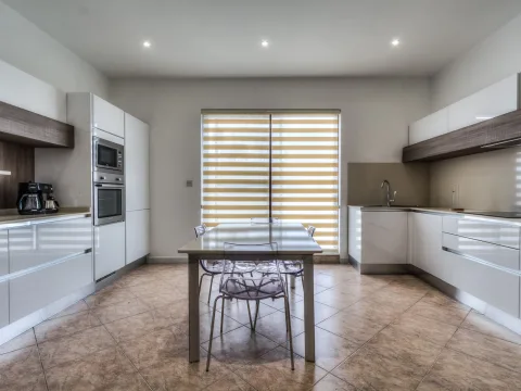 4 bed Penthouse For Rent in Sliema, Sliema - thumb 8