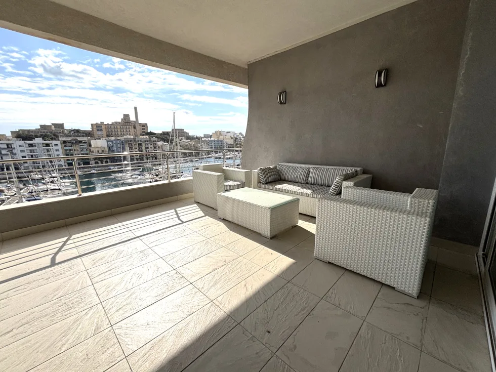 3 bed Apartment For Rent in Ta' Xbiex, Ta' Xbiex - thumb 2