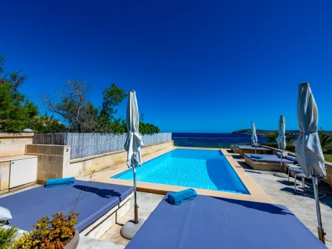 6 bed Villa For Rent in Qala, Qala - thumb 5