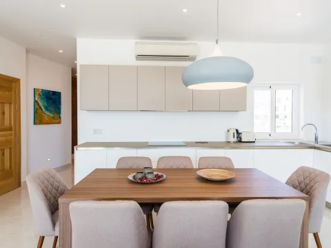 2 bed Penthouse For Rent in Ta' Xbiex, Ta' Xbiex - thumb 7