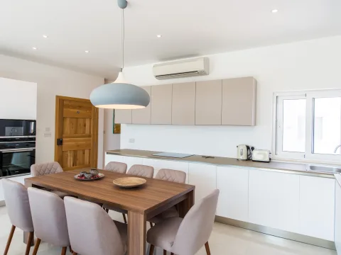 2 bed Penthouse For Rent in Ta' Xbiex, Ta' Xbiex - thumb 8