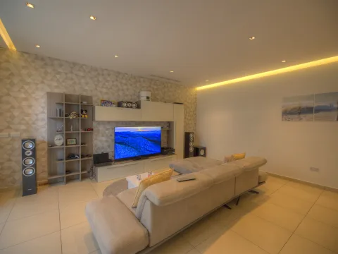 4 bed Villa For Rent in Ibragg, Ibragg - thumb 2