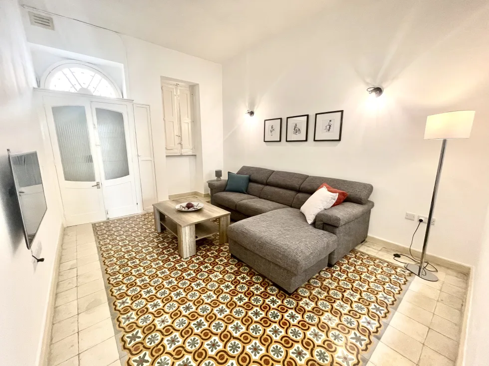 2 bed Town House For Rent in Sliema, Sliema - thumb 1