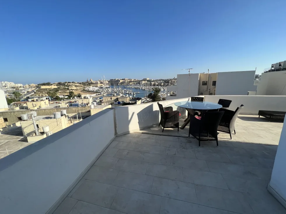 3 bed Penthouse For Rent in Gzira, Gzira - thumb 1