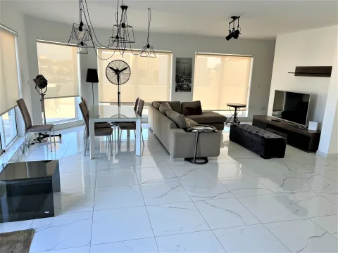 3 bed Penthouse For Rent in Gzira, Gzira - thumb 3