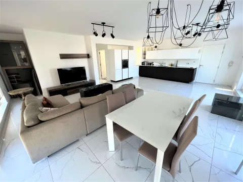 3 bed Penthouse For Rent in Gzira, Gzira - thumb 4