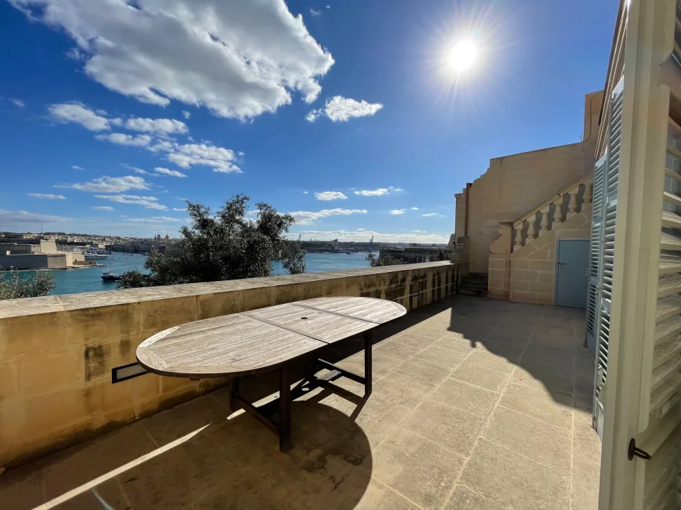 2 bed Maisonette For Rent in Valletta, Valletta - thumb 2