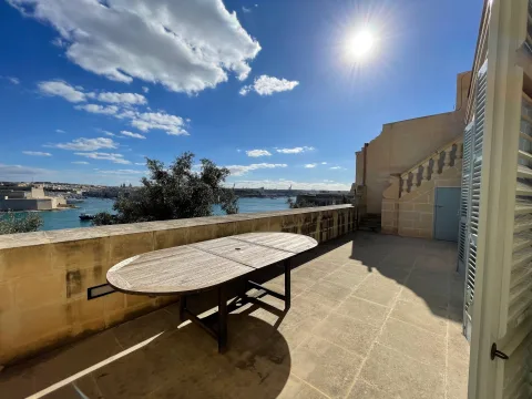 2 bed Maisonette For Rent in Valletta, Valletta - thumb 2