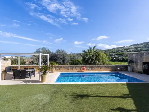 3 bed Farmhouse For Rent in Mgarr, Mgarr - thumb 1