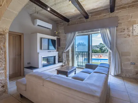 3 bed Farmhouse For Rent in Mgarr, Mgarr - thumb 3