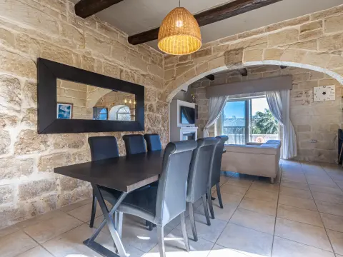 3 bed Farmhouse For Rent in Mgarr, Mgarr - thumb 4