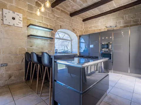 3 bed Farmhouse For Rent in Mgarr, Mgarr - thumb 6
