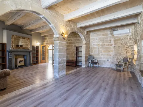 3 bed Farmhouse For Rent in Mgarr, Mgarr - thumb 8
