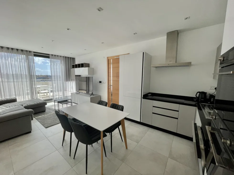 2 bed Penthouse For Rent in Sliema, Sliema - thumb 7