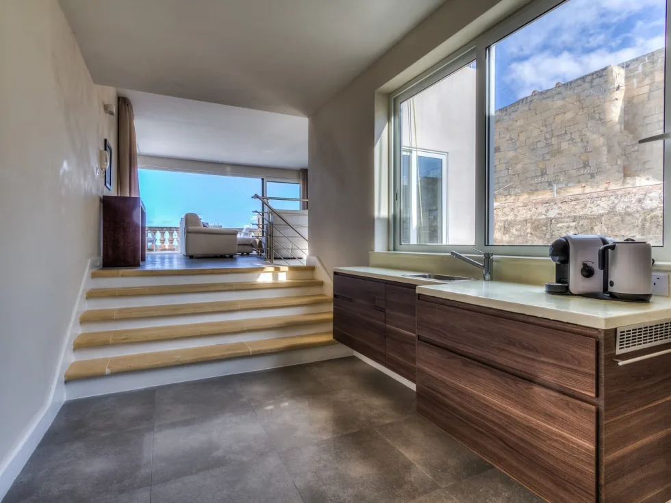 1 bed Penthouse For Rent in Valletta, Valletta - thumb 11