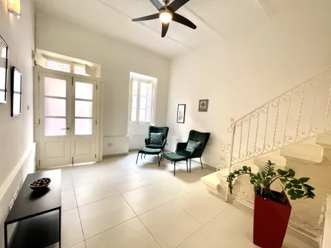 2 bed Town House For Rent in Sliema, Sliema - thumb 1