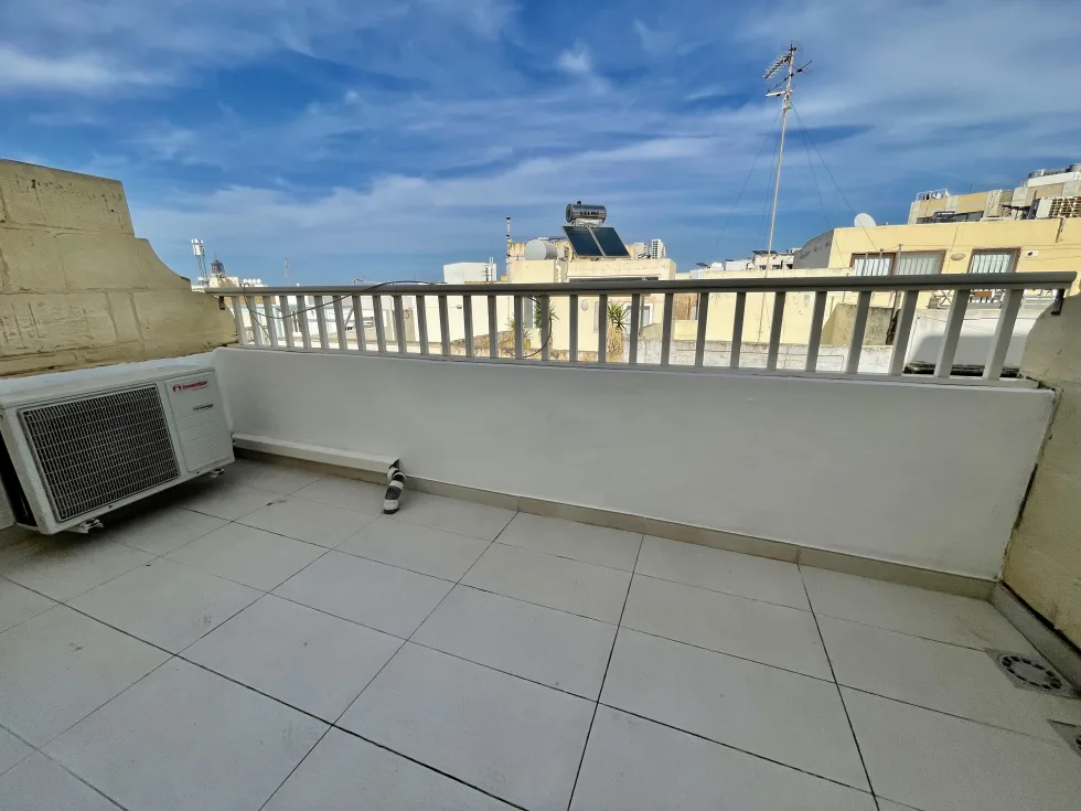 2 bed Town House For Rent in Sliema, Sliema - thumb 12