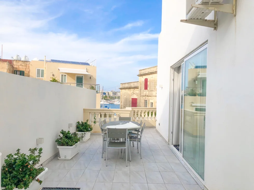 2 bed Maisonette For Rent in Ta' Xbiex, Ta' Xbiex - thumb 10