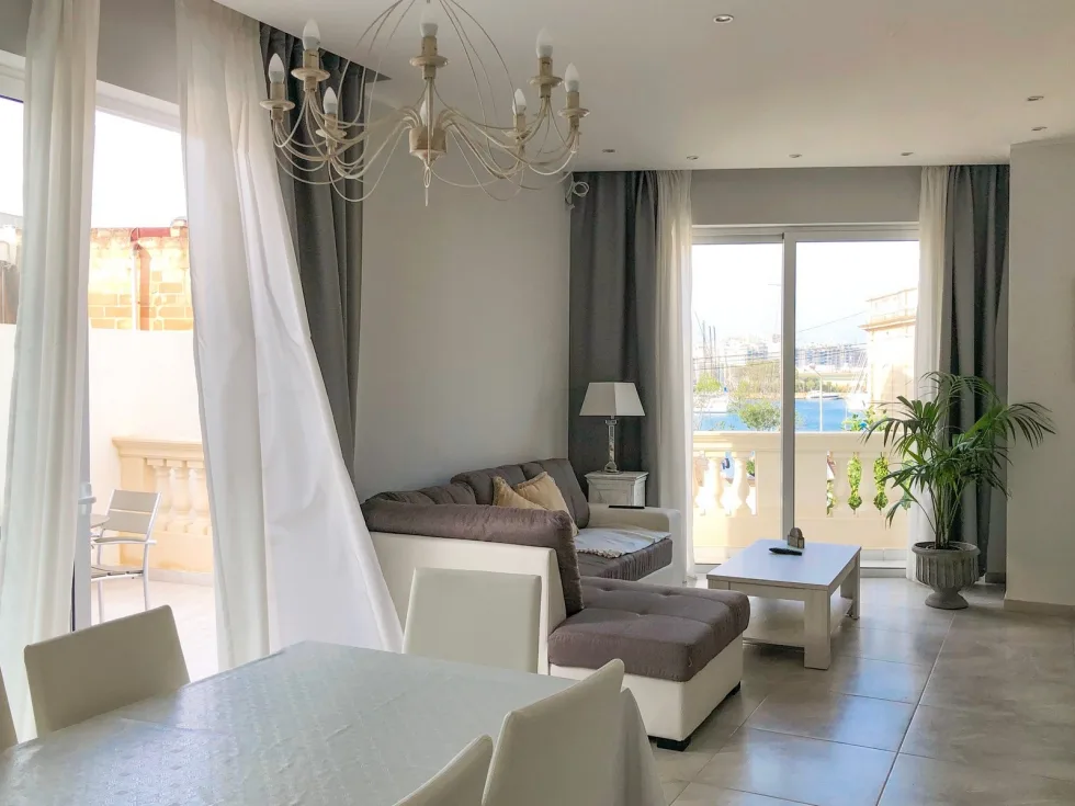 2 bed Maisonette For Rent in Ta' Xbiex, Ta' Xbiex - thumb 2